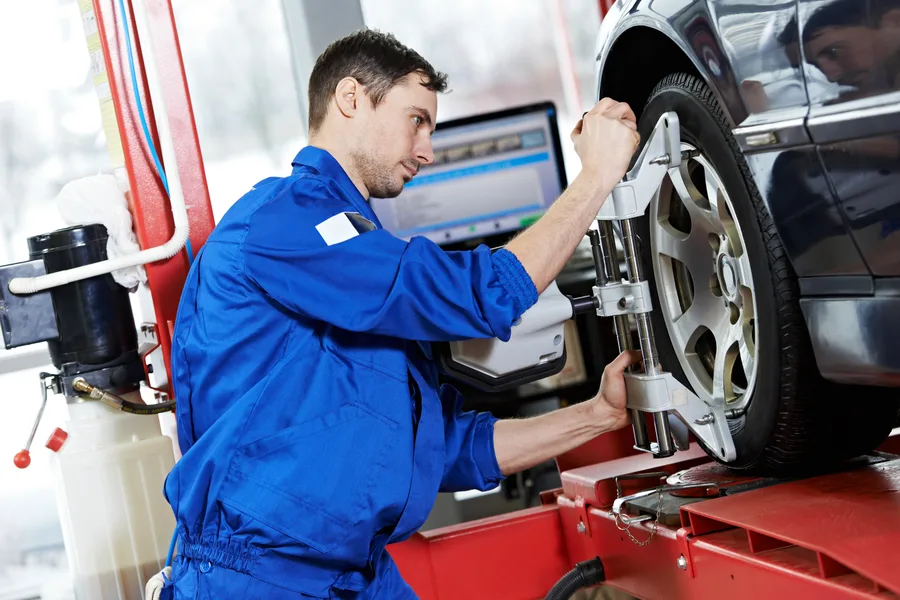 Wheel alignment machine on a car